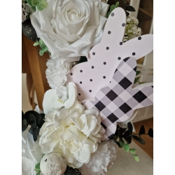 Wianek kwiatowy wiosenny wielkanocny na drzwi Białe Róże